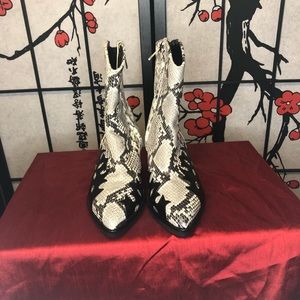 Coliac  boots